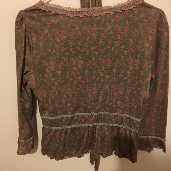 Flower patterned blouse - Picture 2 of 3